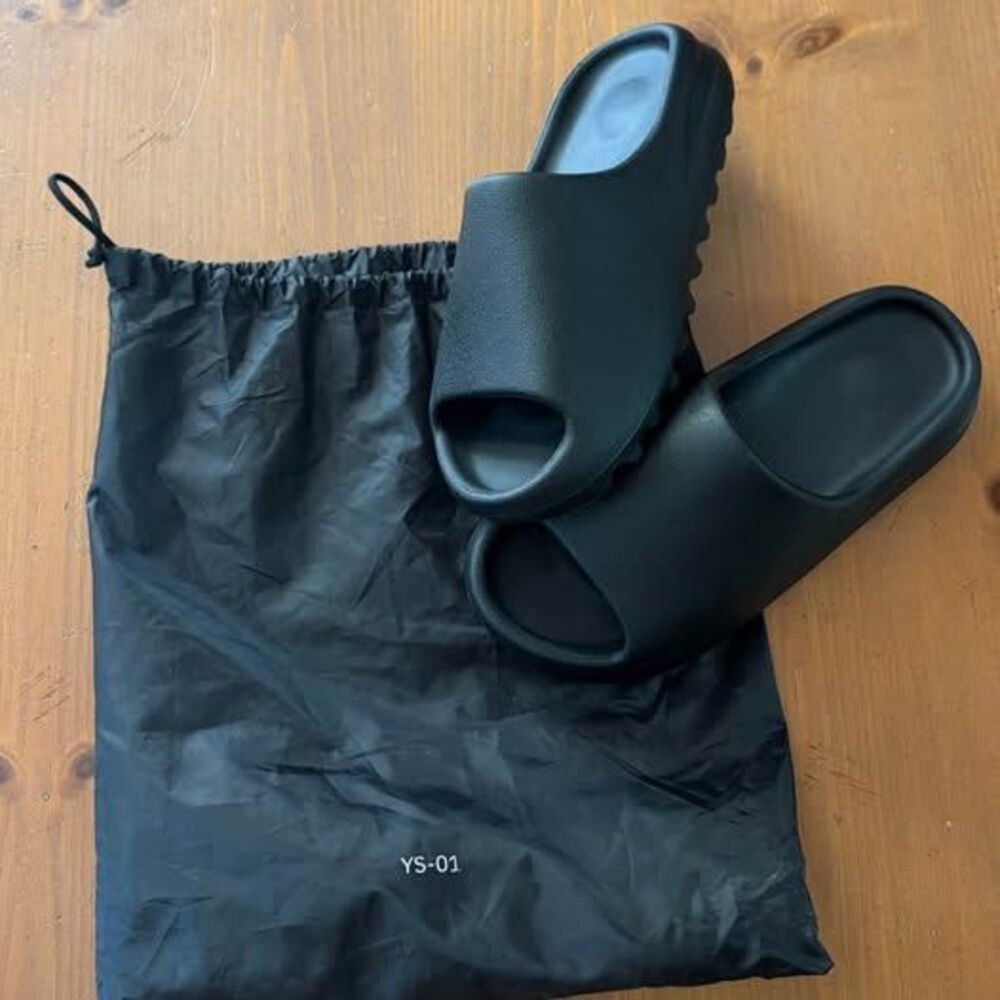 YZY Slides Black M 9